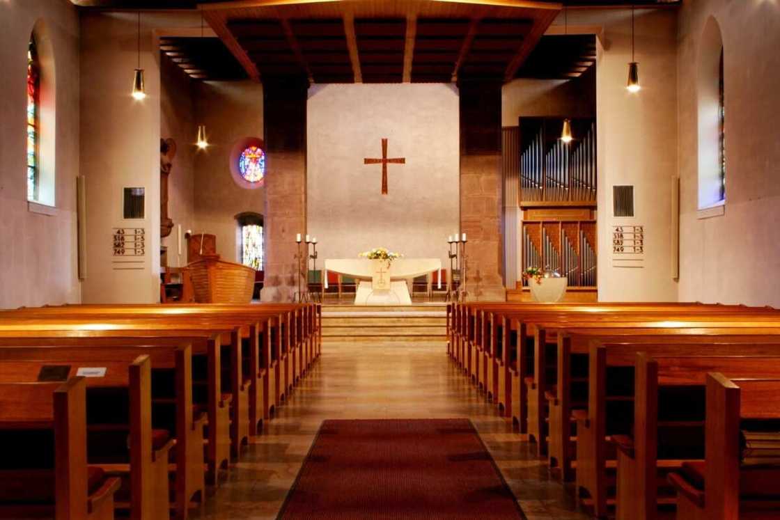 Church altar designs Church altar designs
