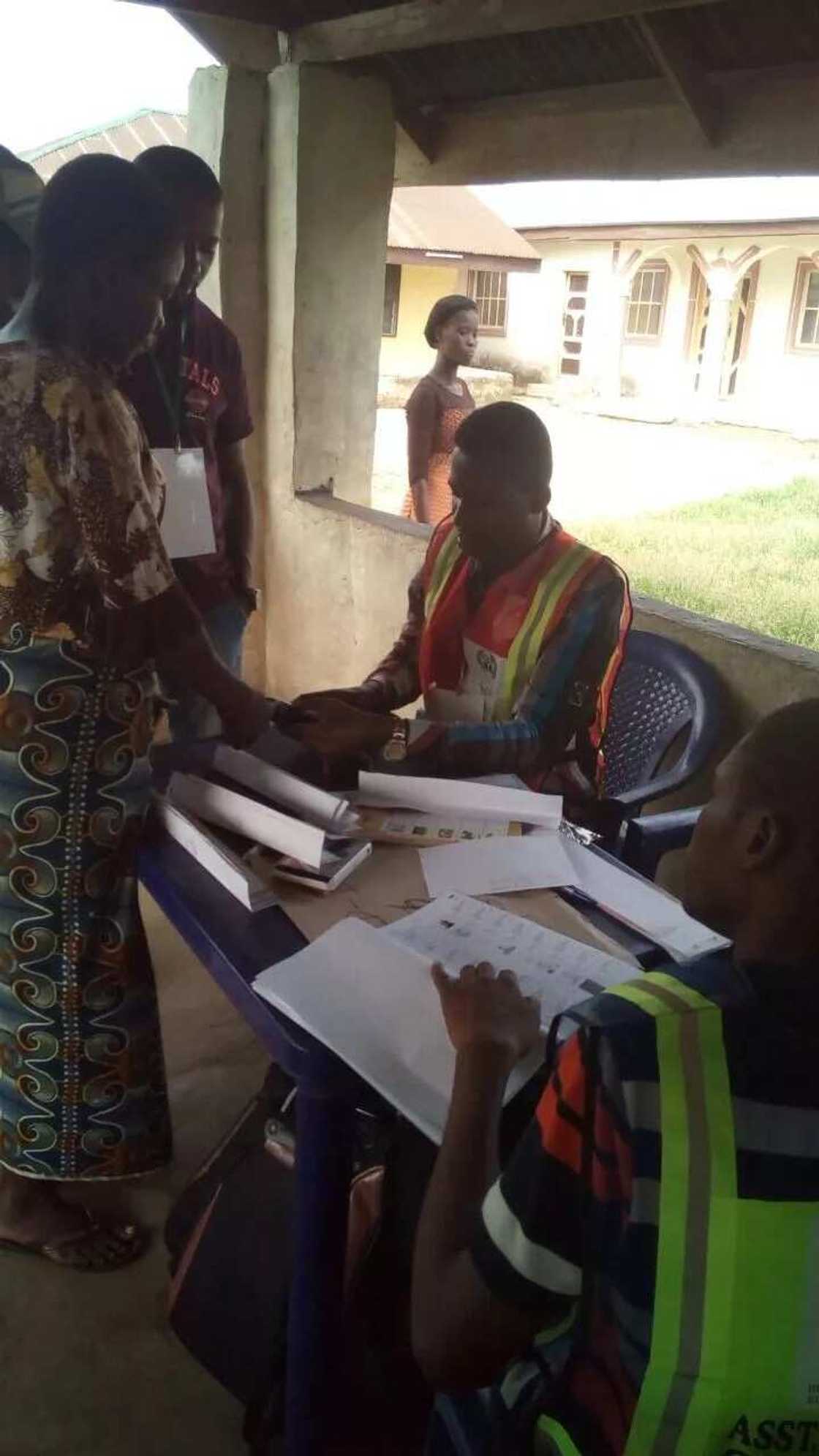 Rivers rerun: Violence erupts as INEC suspends poll in 8 LGAs Rivers rerun: Violence erupts as INEC suspends poll in 8 LGAs