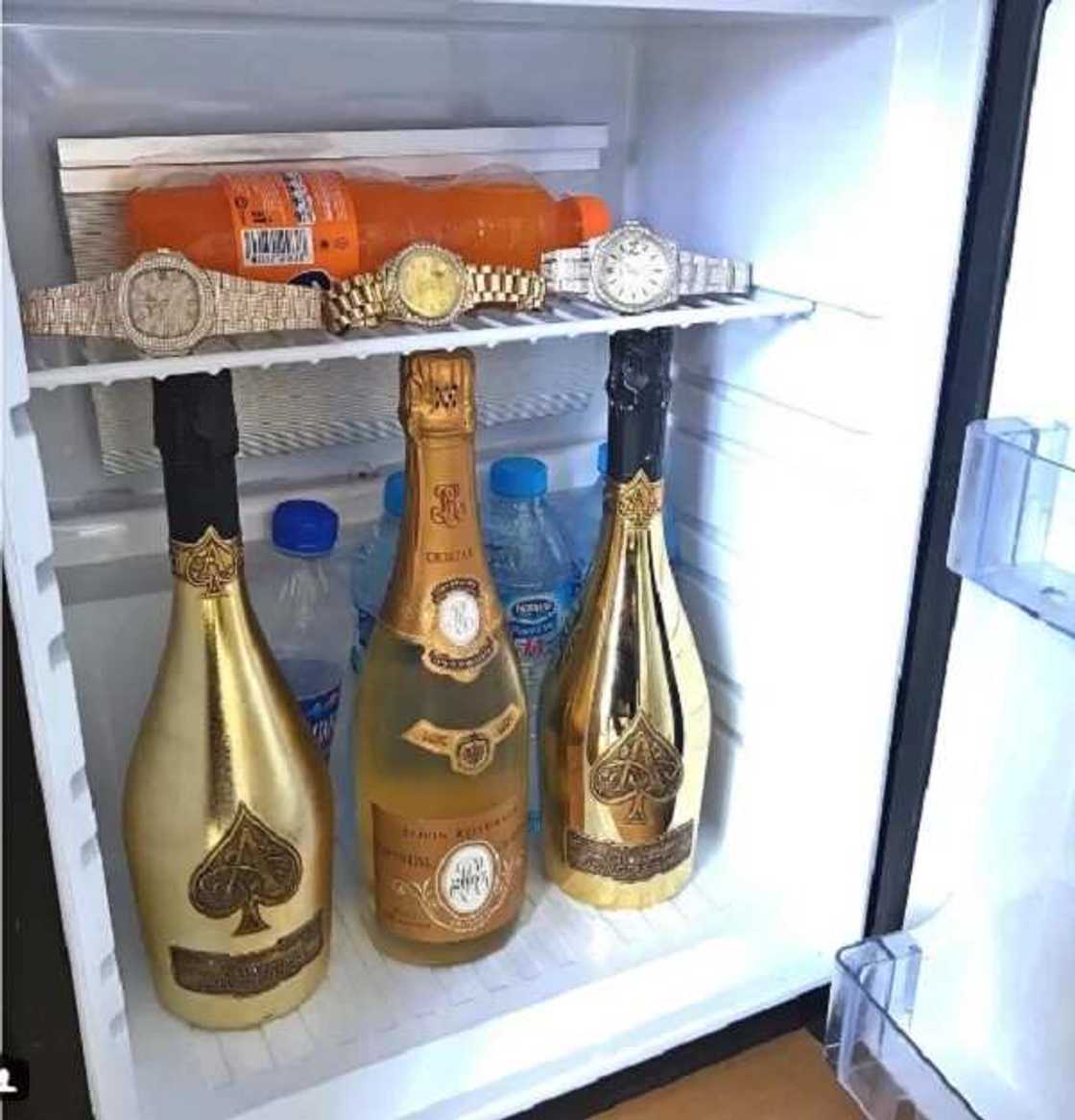 Flamboyant lifestyles Of Malaysia-based Nigerian big boy, Hushpuppi (photos) Flamboyant lifestyles Of Malaysia-based Nigerian big boy, Hushpuppi (photos)