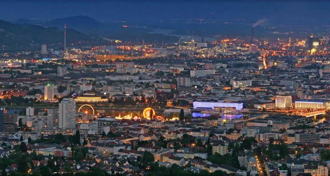 Linz at night