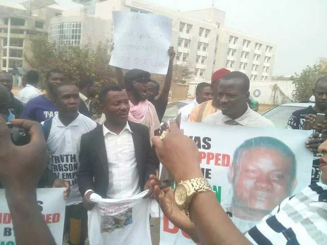 Biafrans stage protest outside court ahead of Kanu's appearance Biafrans stage protest outside court ahead of Kanu's appearance