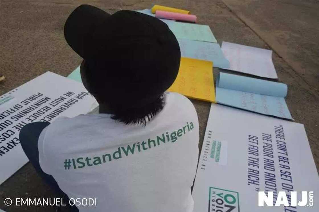 Live Updates: Anti-Government protest kicks off as thousands of Nigerians gather in Lagos, Abuja (photos,video) Live Updates: Anti-Government protest kicks off as thousands of Nigerians gather in Lagos, Abuja (photos,video)