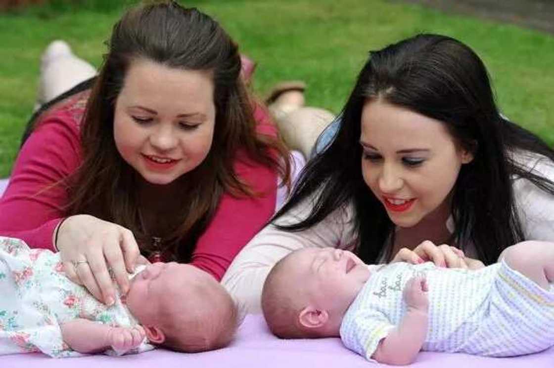 Twin Sisters Give Birth On The Same Day (PHOTOS) Twin Sisters Give Birth On The Same Day (PHOTOS)