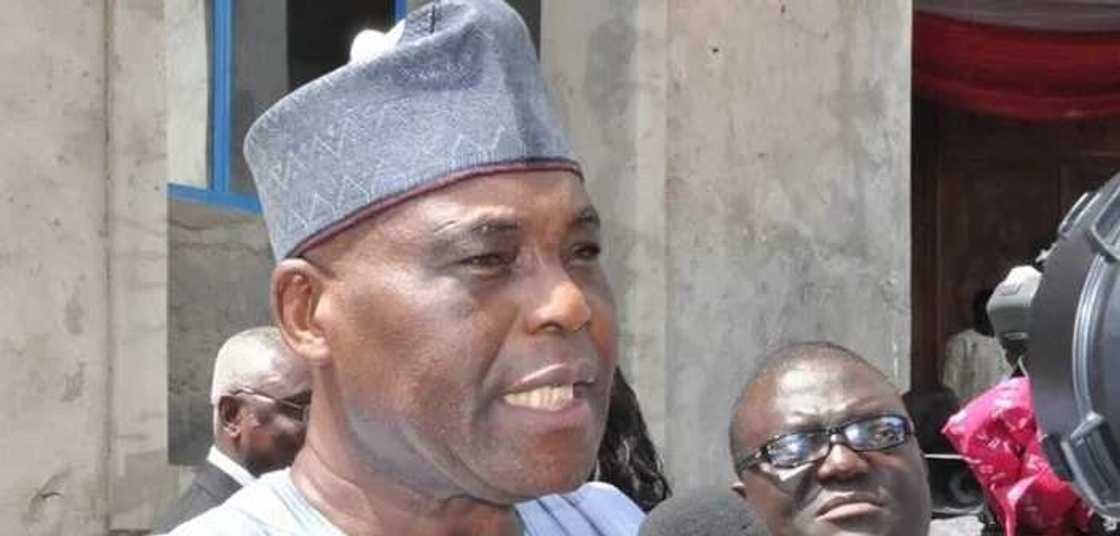 Sunayen barayin gwamnati: Raymond Dokpesi ya maka Lai Mohammed a kotu, ya bukaci a biya shi N5bn Sunayen barayin gwamnati: Raymond Dokpesi ya maka Lai Mohammed a kotu, ya bukaci a biya shi N5bn