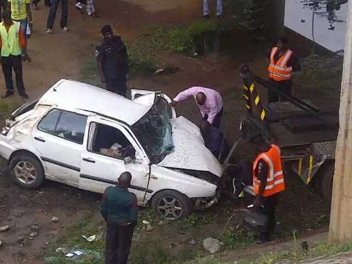 Yadda wani hadarin mota yayi sanadiyar rayuwaka 6 a jihar Ogun Yadda wani hadarin mota yayi sanadiyar rayuwaka 6 a jihar Ogun