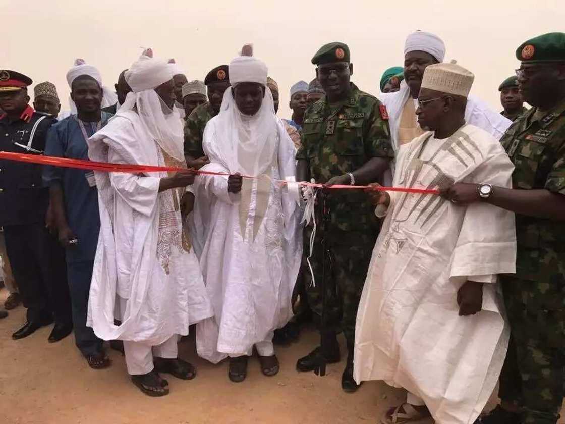 Emir of Daura cutting the ribbon to open the FOB. Emir of Daura cutting the ribbon to open the FOB.