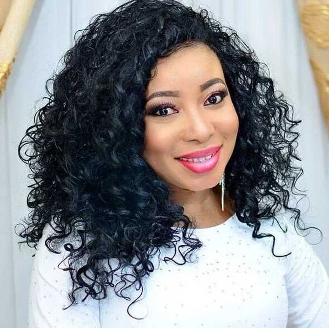 20 Nigerian Celebrities Who May Be Bleaching (PHOTOS) 20 Nigerian Celebrities Who May Be Bleaching (PHOTOS)