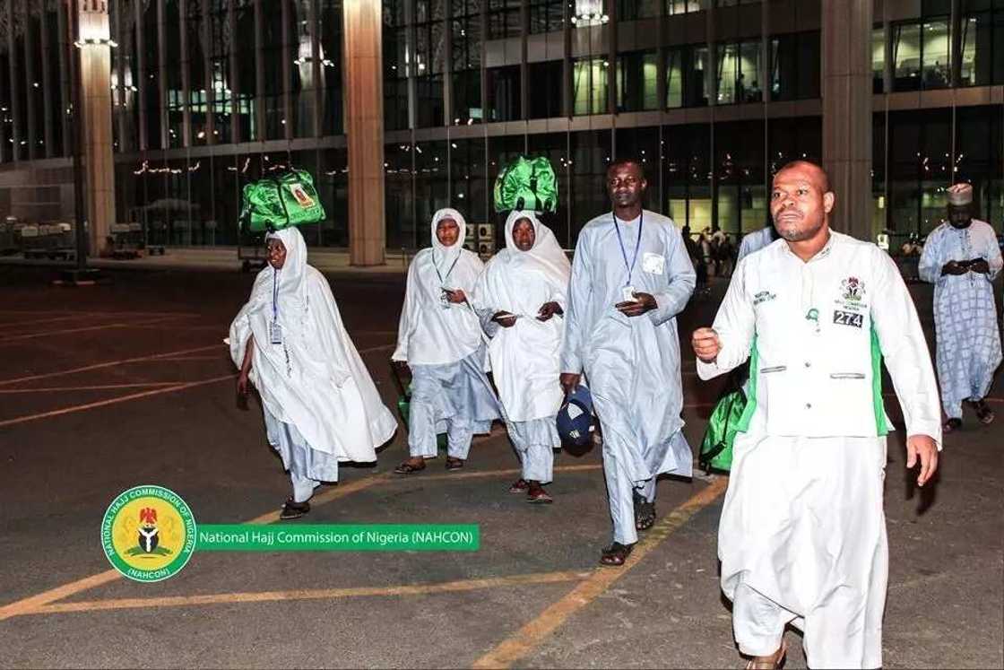 Hajjin Bana: Jirgin farko na Alhazan Najeriya ya sauka birnin Madina, duba hotuna Hajjin Bana: Jirgin farko na Alhazan Najeriya ya sauka birnin Madina, duba hotuna