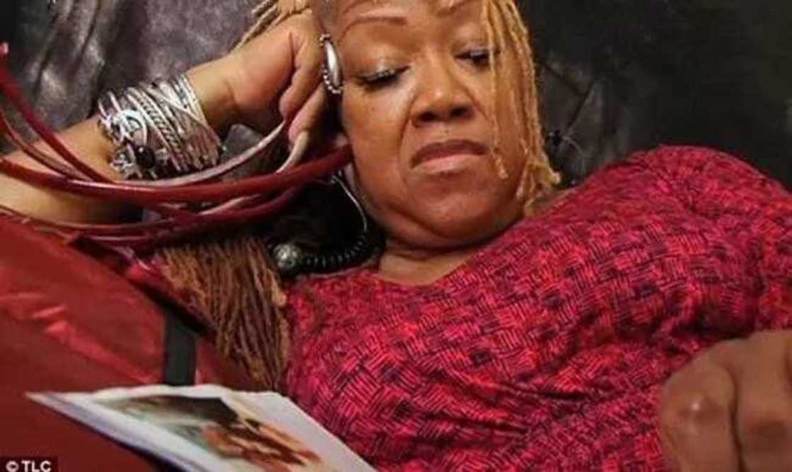 9 things every woman with long nails will understand 9 things every woman with long nails will understand