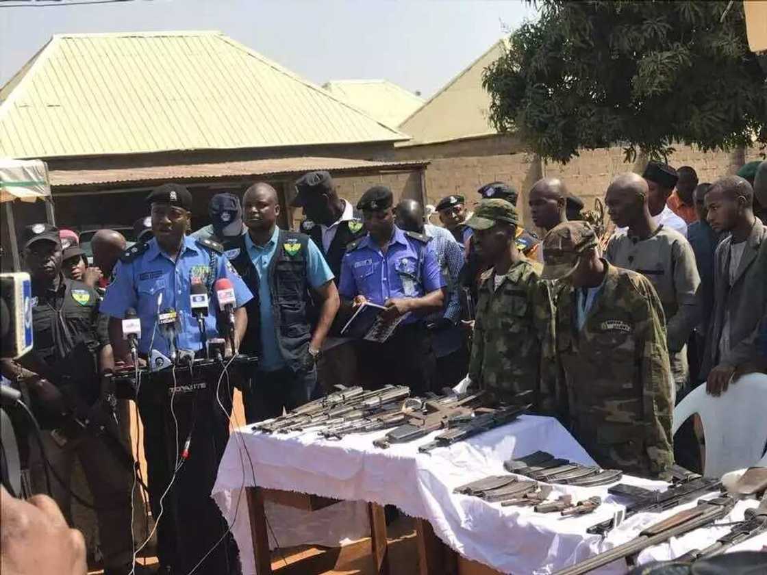 Yansandan Najeriya sun yi kyan kai, sun yi ram da masu garkuwa mutane su 19 Yansandan Najeriya sun yi kyan kai, sun yi ram da masu garkuwa mutane su 19