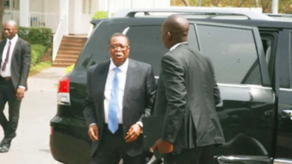 Shin wanene tsohon Shugaban Hukumar tsaron kasa na NIA? Shin wanene tsohon Shugaban Hukumar tsaron kasa na NIA?