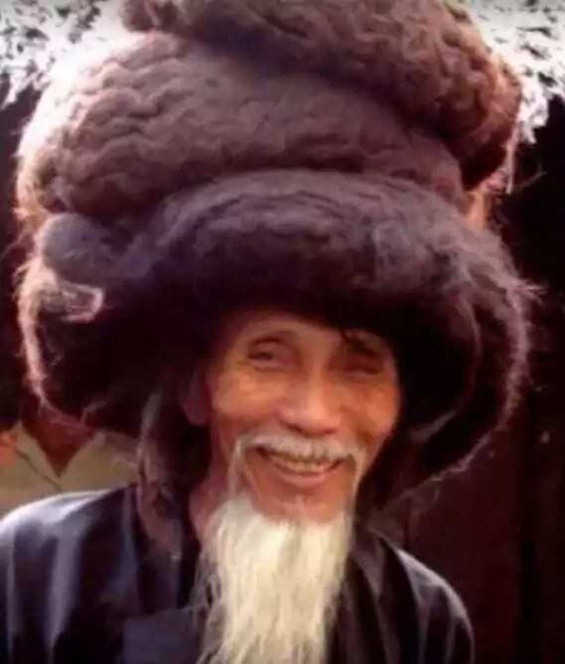 Namijin da yafi tarin gashi a Duniya, shekaru 11 ba wanki Namijin da yafi tarin gashi a Duniya, shekaru 11 ba wanki