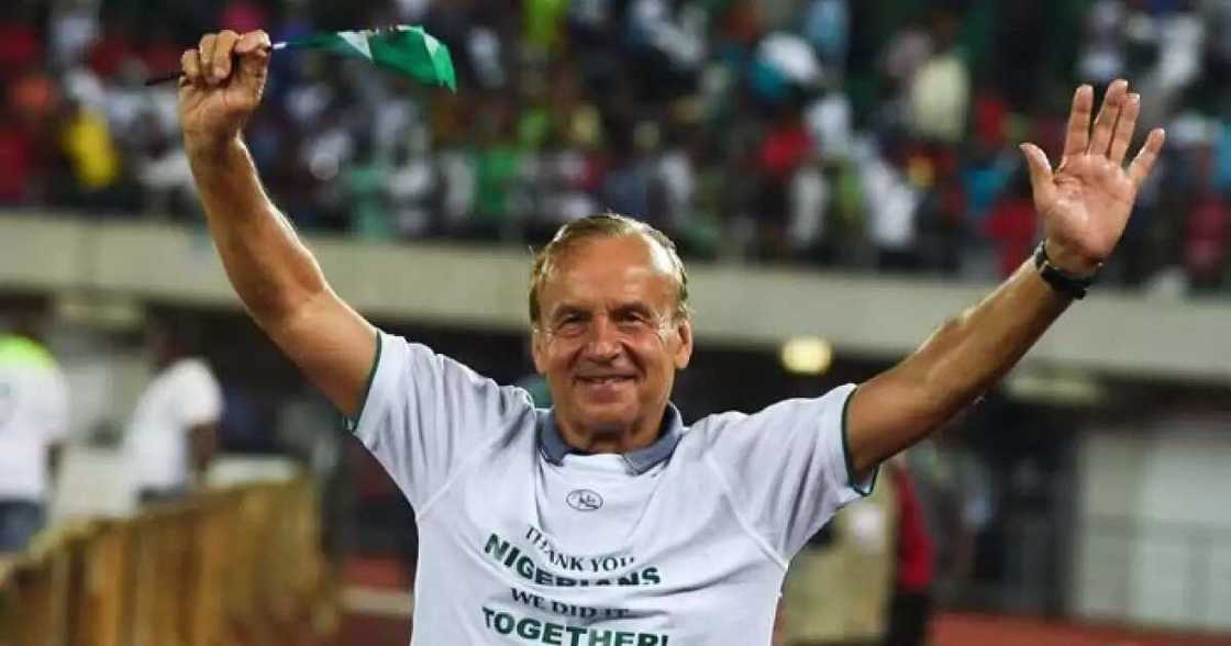 Kocin Super Eagles, ya haramtawa 'yan wasan kwallon Najeriya soyayya da budurwansu, yayin wasan World Cup Kocin Super Eagles, ya haramtawa 'yan wasan kwallon Najeriya soyayya da budurwansu, yayin wasan World Cup