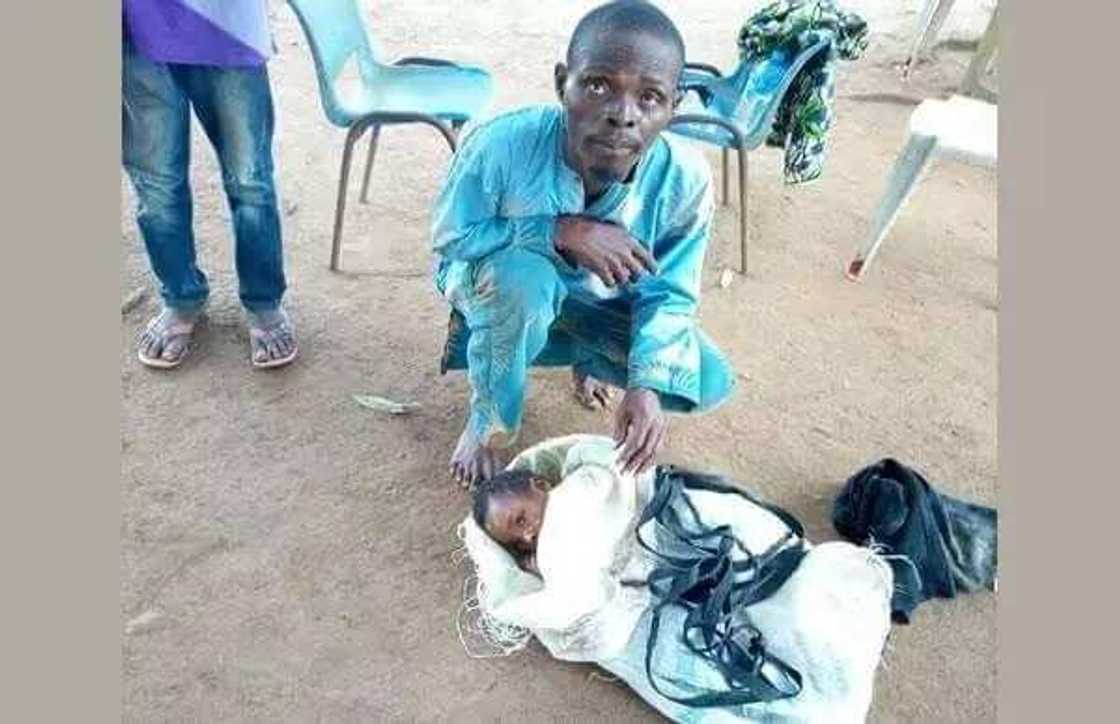 Rashin Imani: Wani Uba da matarsa sun ɗaure yarinya a cikin buhu don yin tsafin kuɗi da ita Rashin Imani: Wani Uba da matarsa sun ɗaure yarinya a cikin buhu don yin tsafin kuɗi da ita