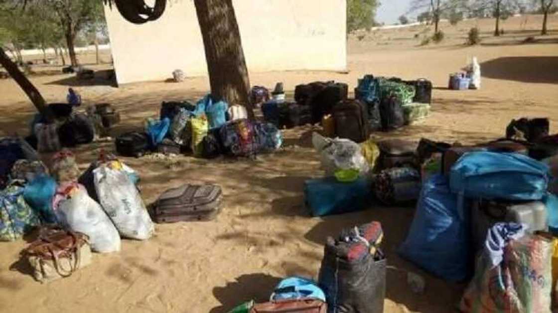 An sake kwatawa: Akalla yan mata 94 sun yi ɓatan dabo tun bayan harin da Boko Haram ta kai makarantarsu a jihar Yobe An sake kwatawa: Akalla yan mata 94 sun yi ɓatan dabo tun bayan harin da Boko Haram ta kai makarantarsu a jihar Yobe