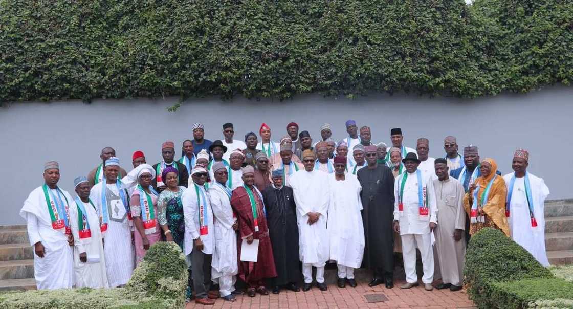 Hotunan ganawar shugaba Buhari da mambobin kungiyar magoya bayansa BSO Hotunan ganawar shugaba Buhari da mambobin kungiyar magoya bayansa BSO