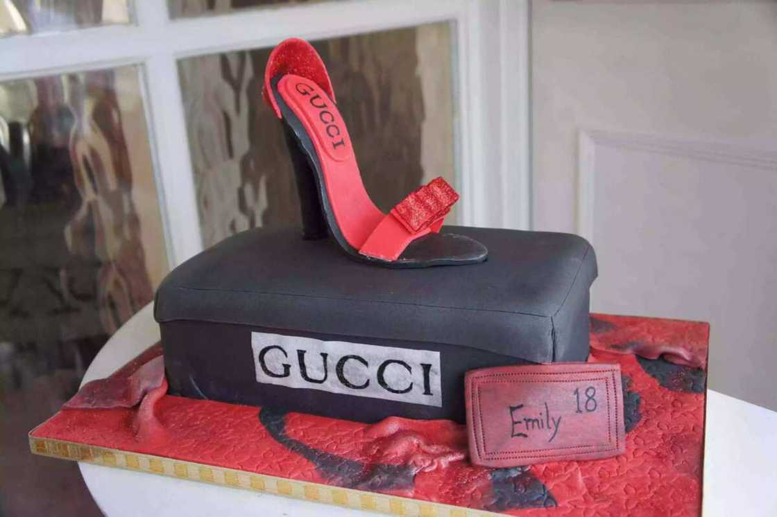 Birthday cake for ladies