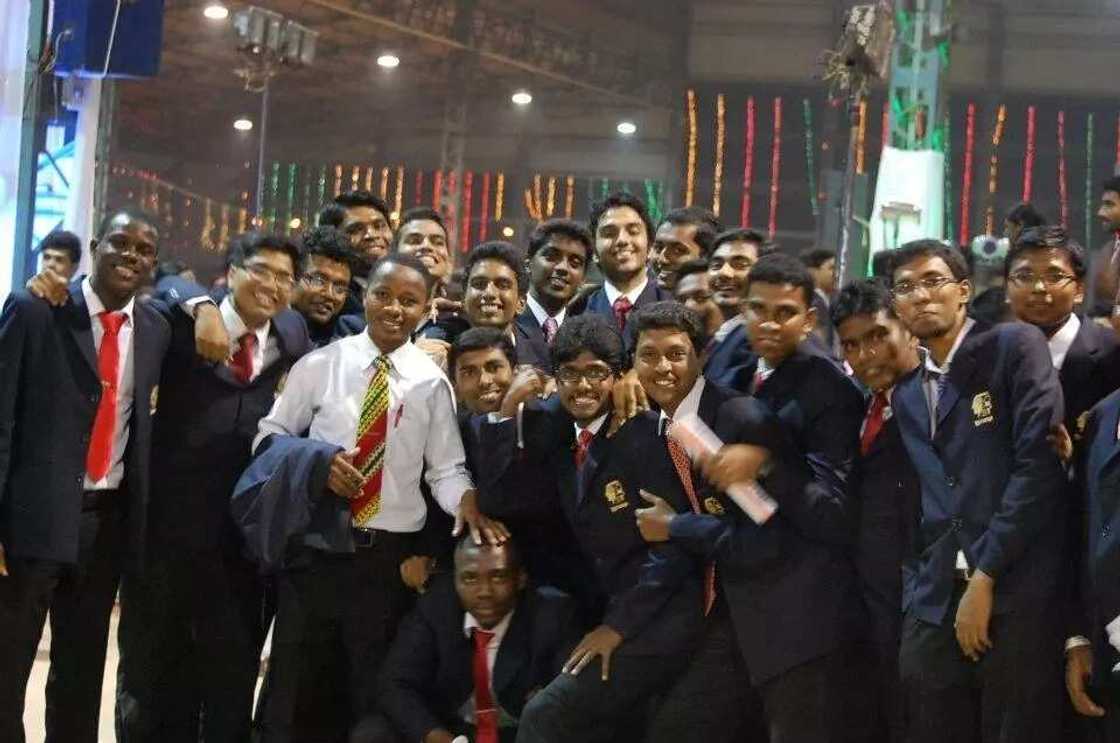 2. International Bloomsbury Fashion Scholarship in the Regents University of London 2. International Bloomsbury Fashion Scholarship in the Regents University of London