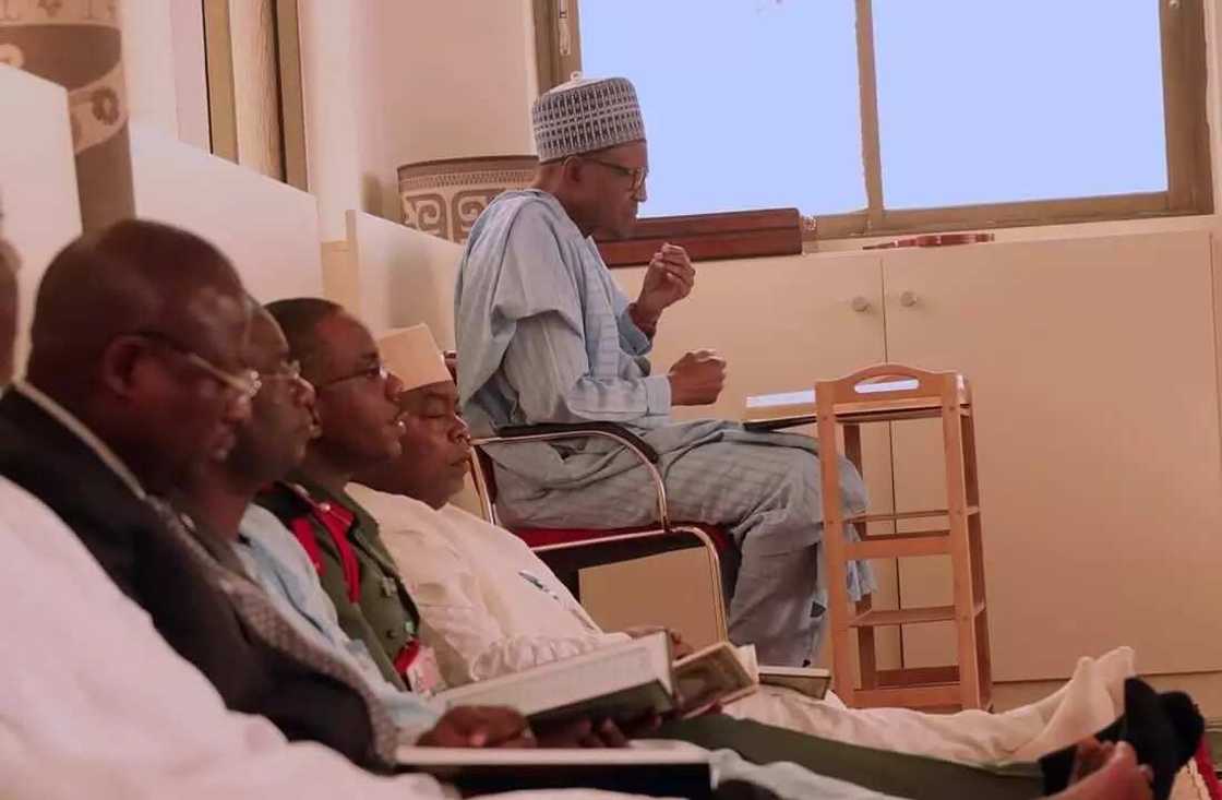 Yanzu-yanzu: Shugaba Buhari ya halarci Tafsiri a yau, 1 ga watan Ramadana Yanzu-yanzu: Shugaba Buhari ya halarci Tafsiri a yau, 1 ga watan Ramadana