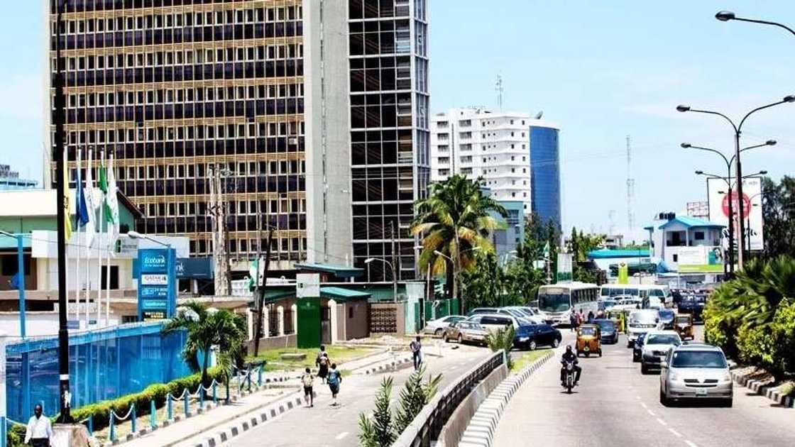 Buhariyya: Wani ya babbaka kansa saboda bakin cikin rayuwa a Legas, yana can rai kwa-kwai Buhariyya: Wani ya babbaka kansa saboda bakin cikin rayuwa a Legas, yana can rai kwa-kwai