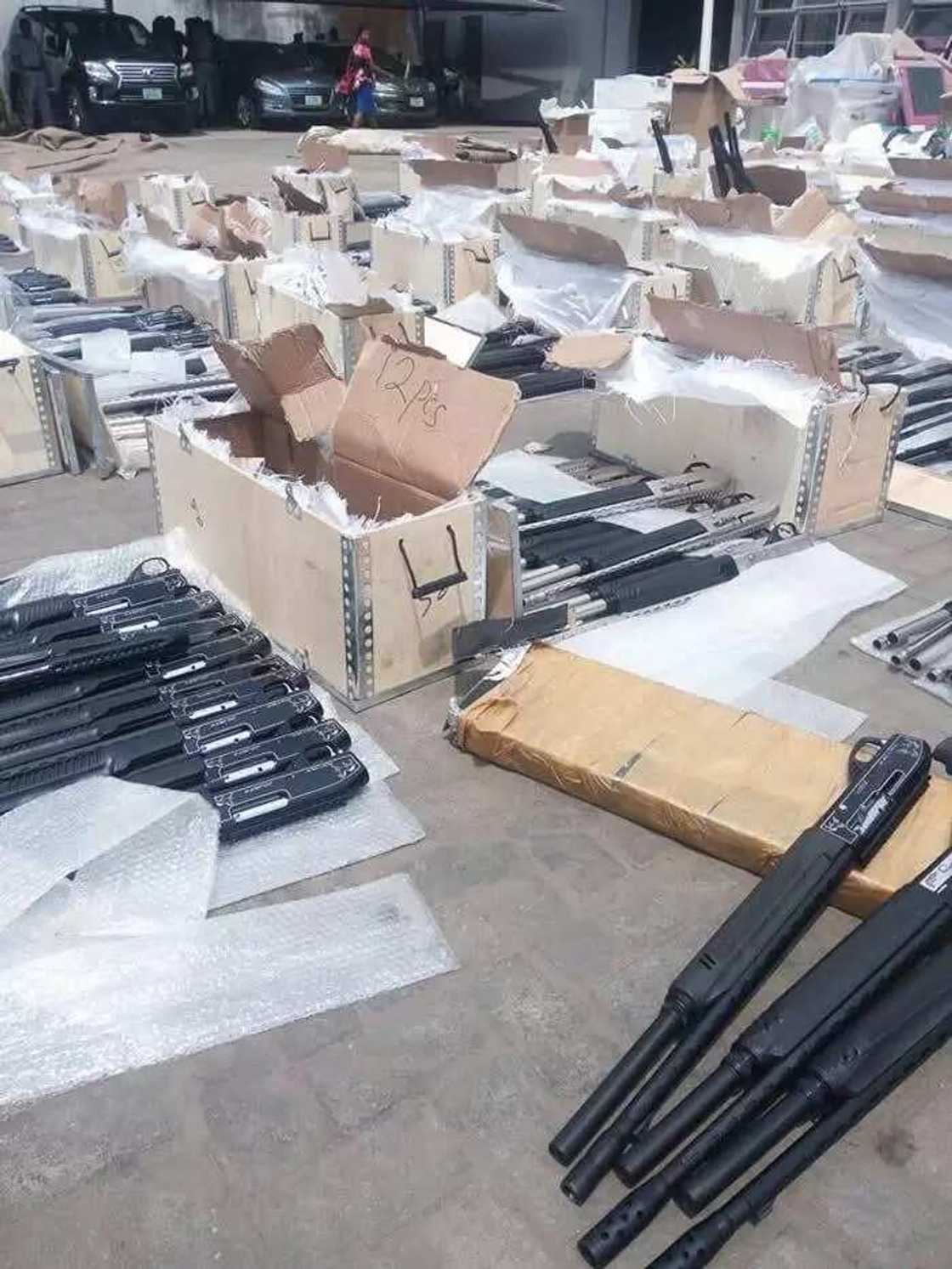 BREAKING: Customs seize 661 rifles in Lagos (Photo) BREAKING: Customs seize 661 rifles in Lagos (Photo)