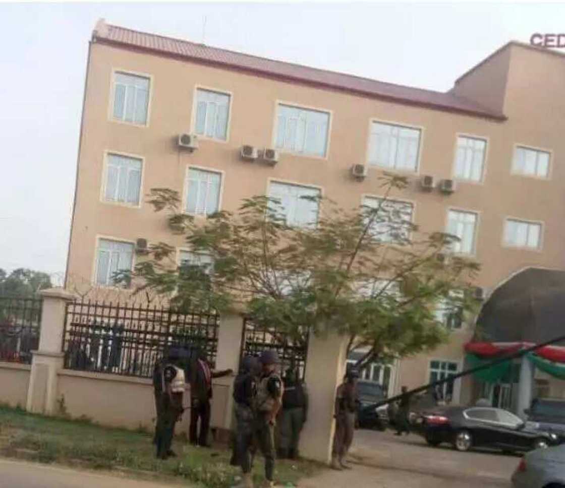 Hotuna daga asibitin kudi da Yusuf Buhari ke kwance, bayan hatsarin babur Hotuna daga asibitin kudi da Yusuf Buhari ke kwance, bayan hatsarin babur