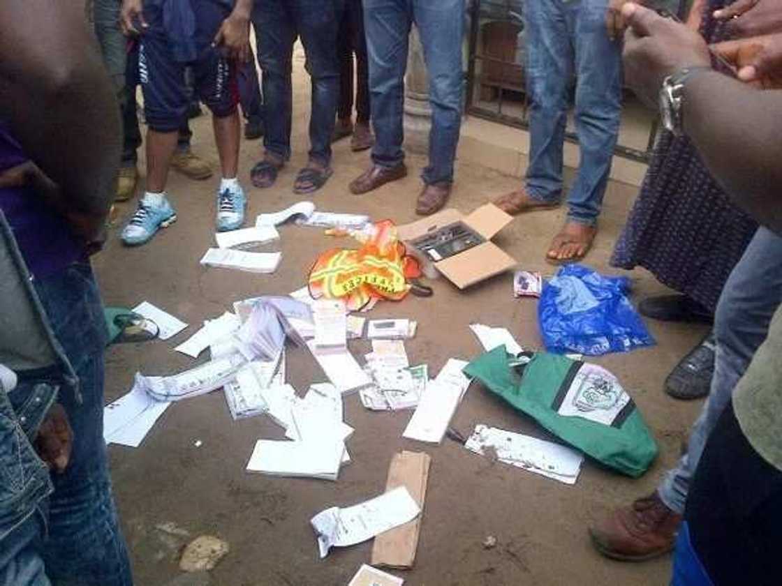 Rivers rerun: Violence erupts as INEC suspends poll in 8 LGAs Rivers rerun: Violence erupts as INEC suspends poll in 8 LGAs