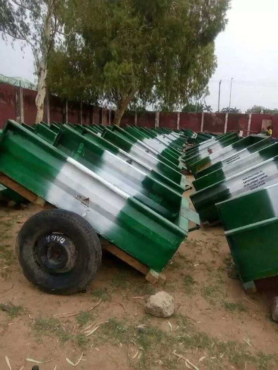 Bauchi state governor empowers youths, farmers with ‘brand new wheelbarrows’, tractors (photos)