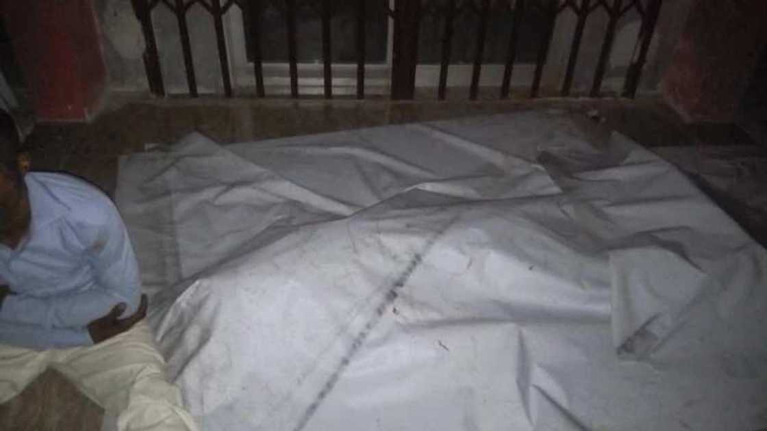 Magidanci ya kashe kansa bayan ya yiwa 'ya'yanshi gargadi akan sharrin mata Magidanci ya kashe kansa bayan ya yiwa 'ya'yanshi gargadi akan sharrin mata