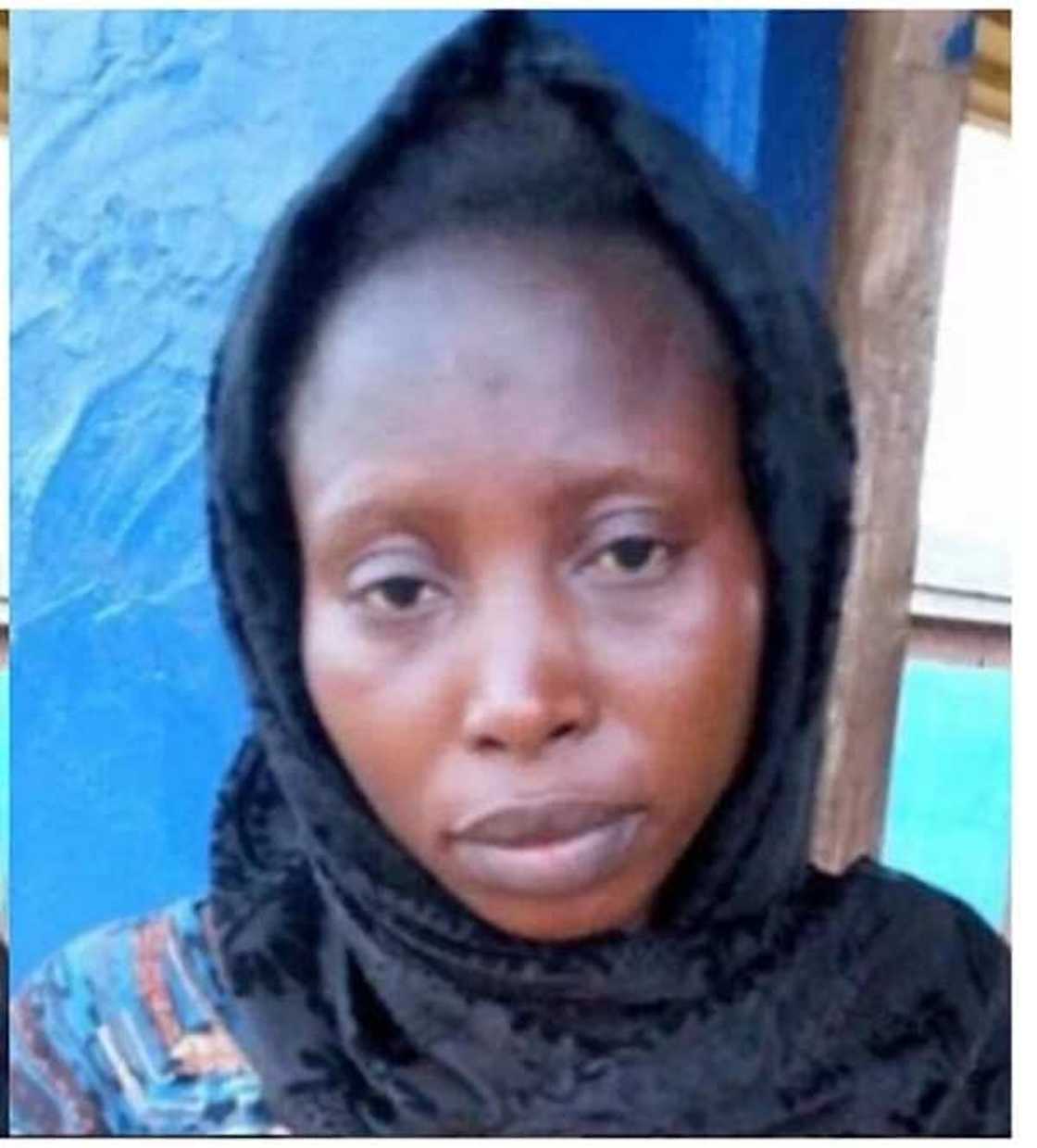 An kama muguwar uwa, bayan tayi ma danta mugun duka sannan ta binne shi a cikin sirri (HOTO) An kama muguwar uwa, bayan tayi ma danta mugun duka sannan ta binne shi a cikin sirri (HOTO)