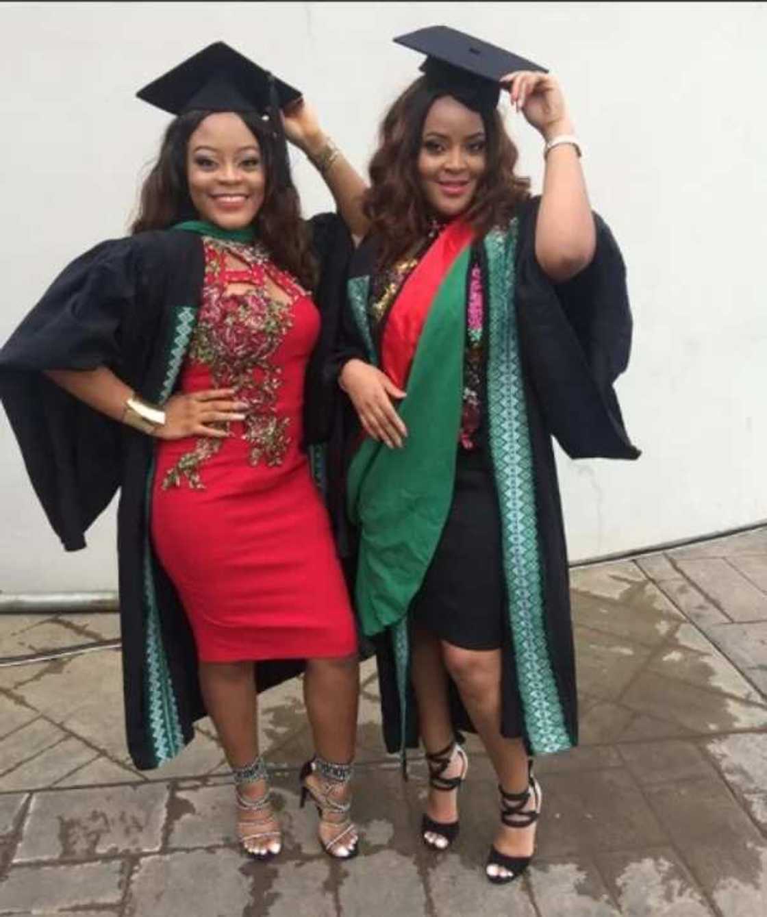 Nigerian twin sisters celebrate after graduating with BSc degree (photos) Nigerian twin sisters celebrate after graduating with BSc degree (photos)