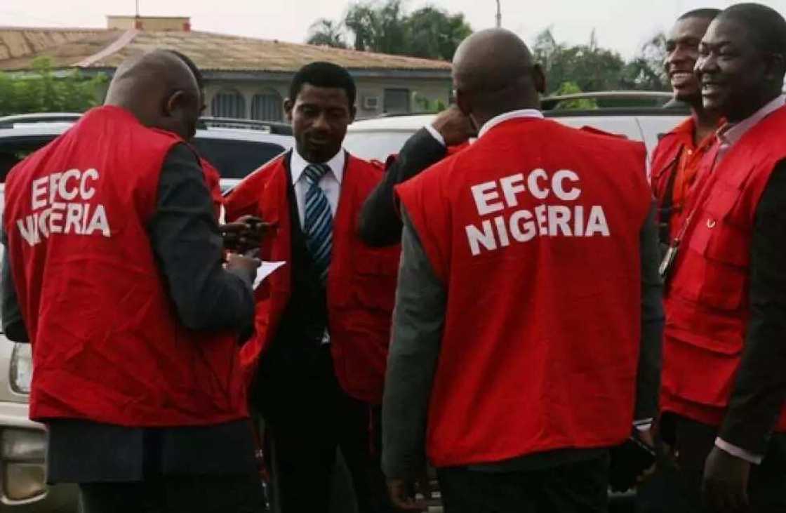 EFCC ta damke dan takarar Gwamna na 2019 a jihar Gombe EFCC ta damke dan takarar Gwamna na 2019 a jihar Gombe