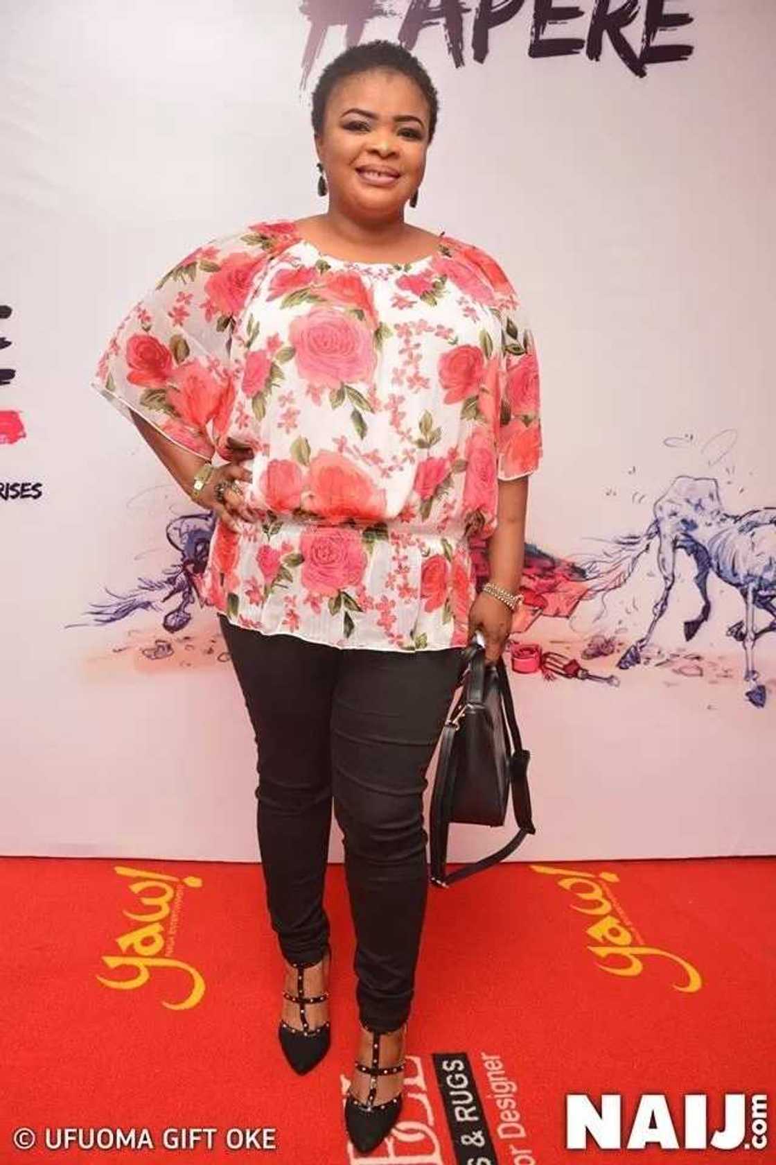 Actors, comedians, dignitaries honour Yaw at the #Apere show Actors, comedians, dignitaries honour Yaw at the #Apere show