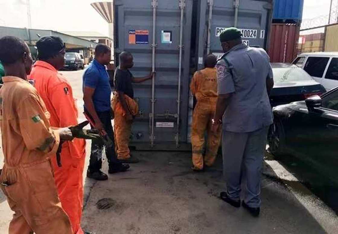 Hotunan bindigu 440 da aka kama a jihar Legas Hotunan bindigu 440 da aka kama a jihar Legas