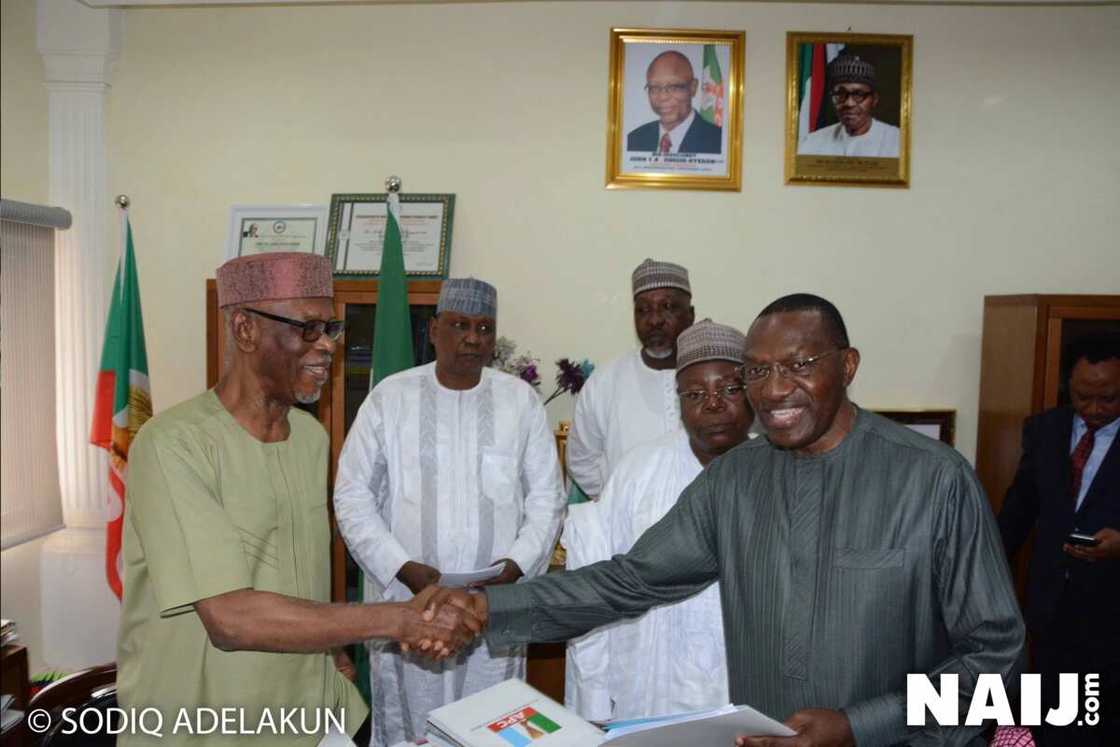 Anambra polls: Senator Andy Uba leads over 40 senators to pick up APC ticket (photos)