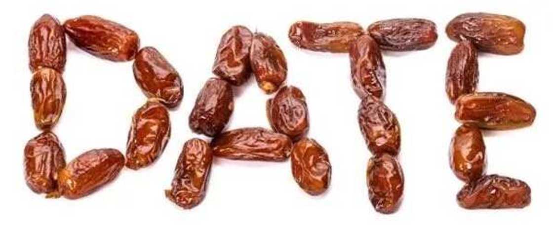 Tiger nut and dates juice recipe: date fruit Tiger nut and dates juice recipe: date fruit