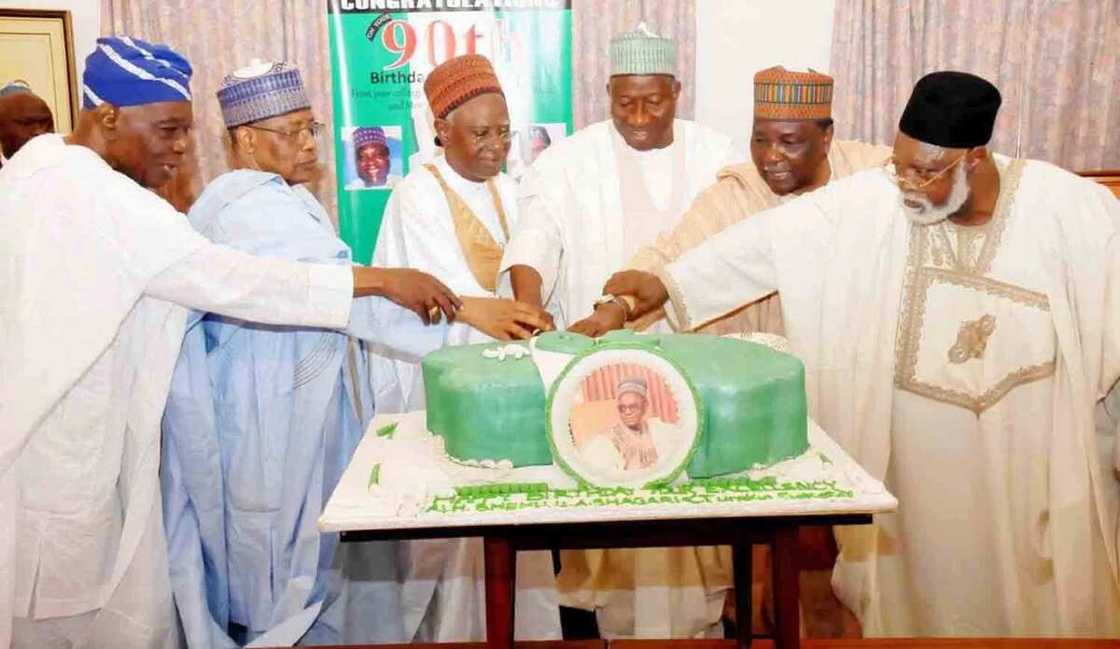 Tsohon Shugaban Najeriya Shehu Shagari ya isa shekara 93 Tsohon Shugaban Najeriya Shehu Shagari ya isa shekara 93