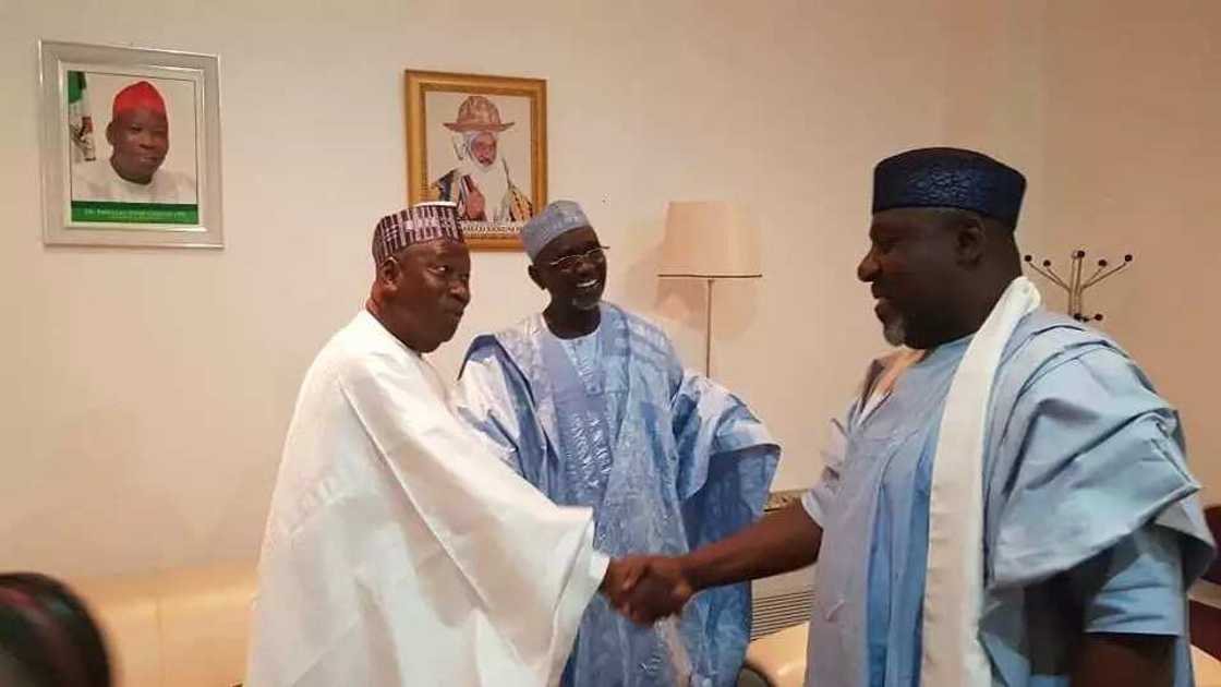 Takanas-ta-kano: Gwamnan APC ya yi tattaki har Kano don yiwa shekarau murna Takanas-ta-kano: Gwamnan APC ya yi tattaki har Kano don yiwa shekarau murna