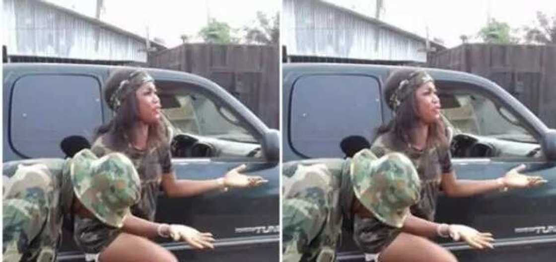 Wani jami’in Soja ya umarci wata mata tuɓe kayanta akan ta sa kayan Sojoji (Hoto) Wani jami’in Soja ya umarci wata mata tuɓe kayanta akan ta sa kayan Sojoji (Hoto)