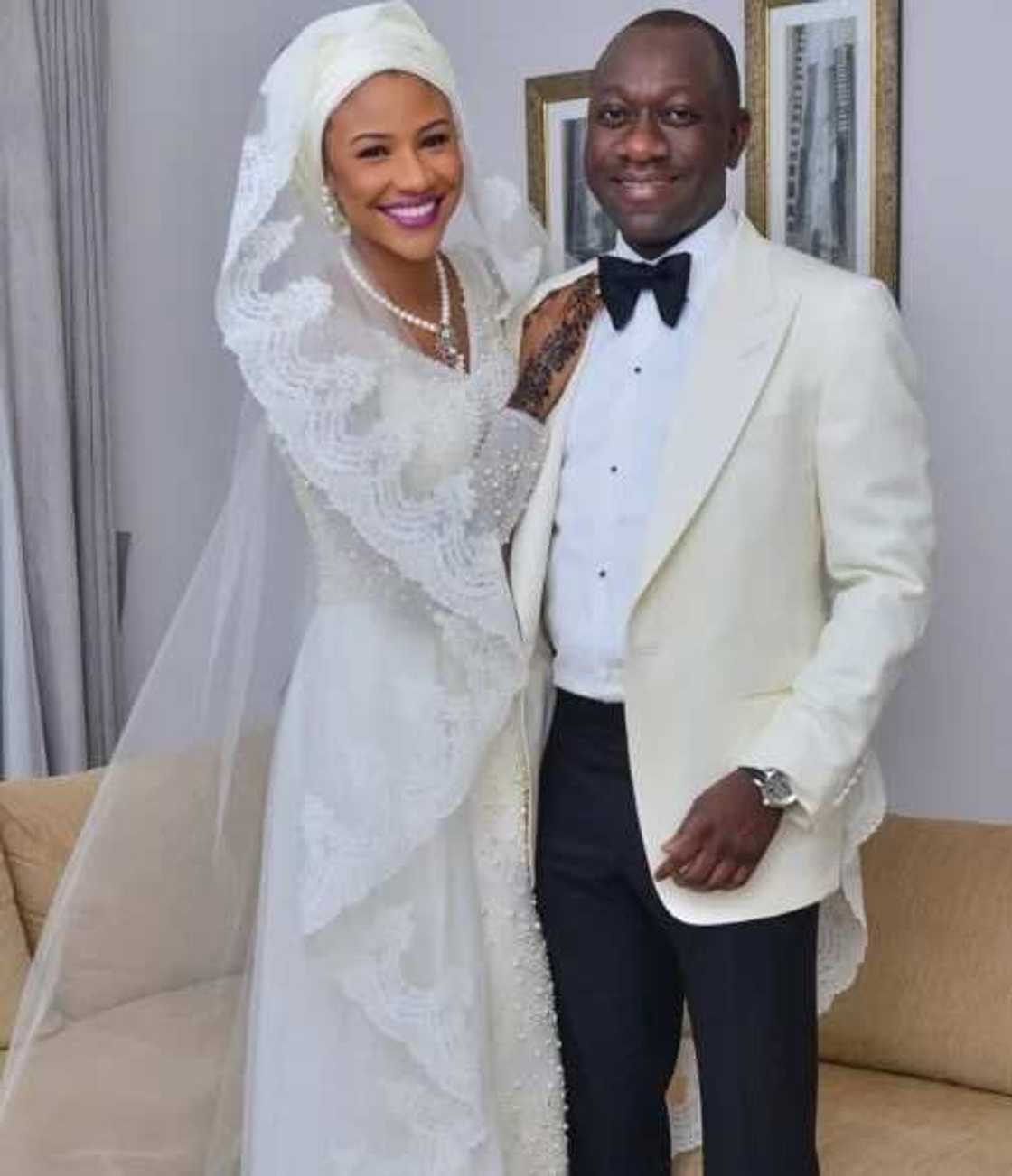 Hotunan Abdulmumin Jubrin da kyakyawar matarsa Hotunan Abdulmumin Jubrin da kyakyawar matarsa