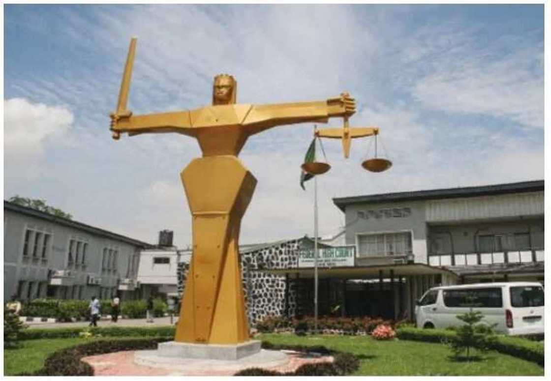 Asiri ya tonu: Bayan shekaru 18 wata mata ta gano Mijinta asiri yayi mata don ta so shi Asiri ya tonu: Bayan shekaru 18 wata mata ta gano Mijinta asiri yayi mata don ta so shi