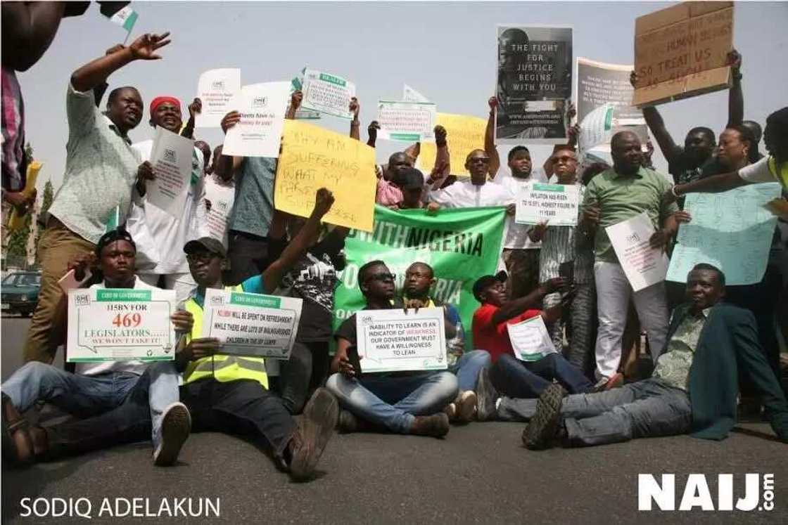 Live Updates: Anti-Government protest kicks off as Nigerians gather in Lagos, Abuja (photos,video)