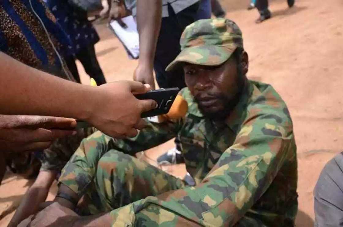 Rundunar soji sunyi nasarar kama ‘yan kungiyar asiri 23, Sojan gona da kuma masu fasa bututun man fetur Rundunar soji sunyi nasarar kama ‘yan kungiyar asiri 23, Sojan gona da kuma masu fasa bututun man fetur