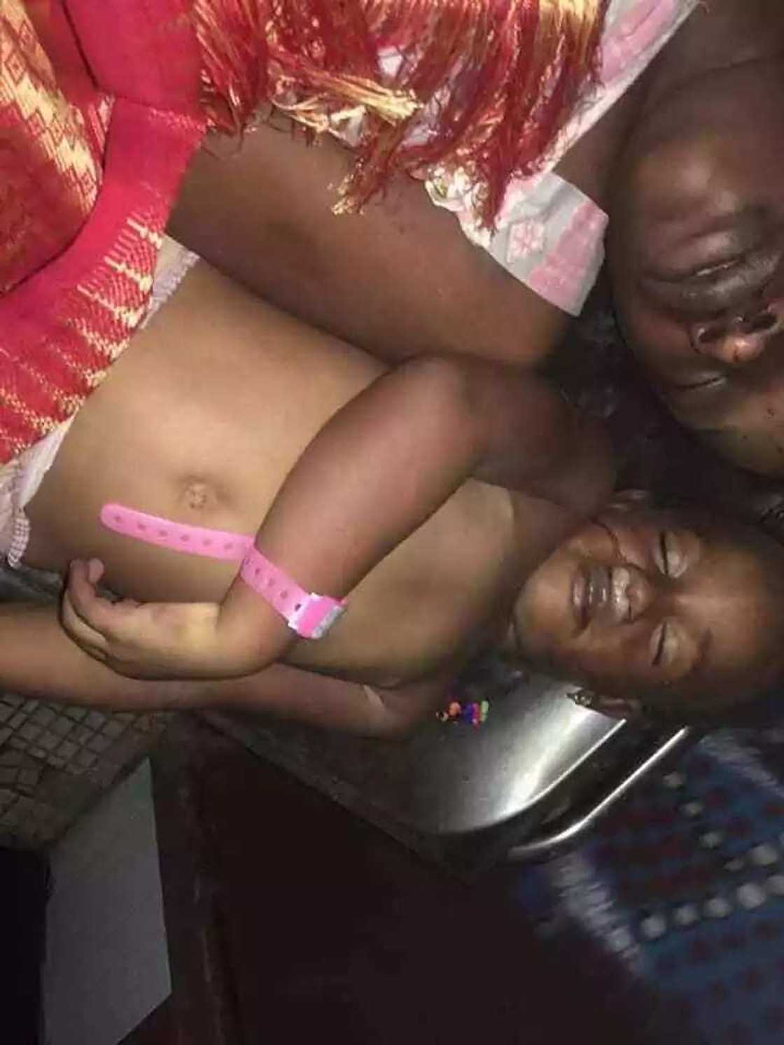 An kama bature da ake zargin shi ya kashe matarsa da 'yarsa a Legas An kama bature da ake zargin shi ya kashe matarsa da 'yarsa a Legas