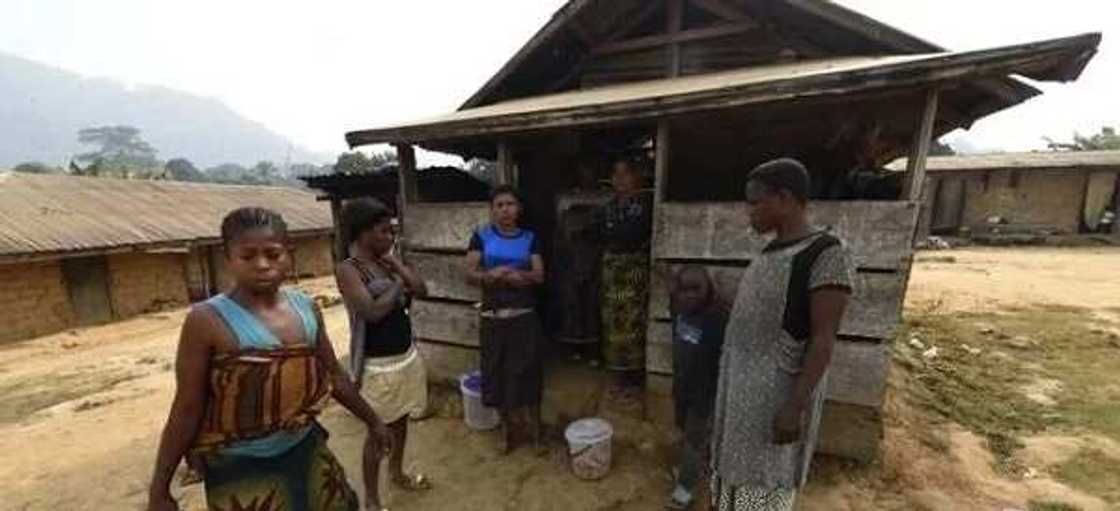 'Sojoji na kuntatawa mutane a kudancin Kamaru' 'Sojoji na kuntatawa mutane a kudancin Kamaru'