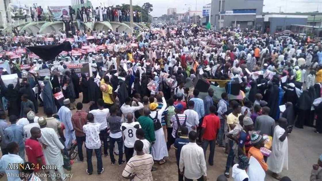 IMN sunyi zanga-zanga kan tsare Zakzaky, sunyi barazana ga Shugaban kasa IMN sunyi zanga-zanga kan tsare Zakzaky, sunyi barazana ga Shugaban kasa