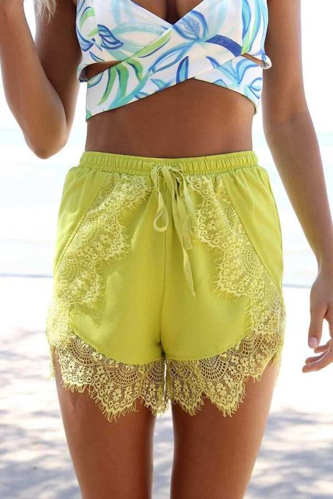 Shorts with French lace