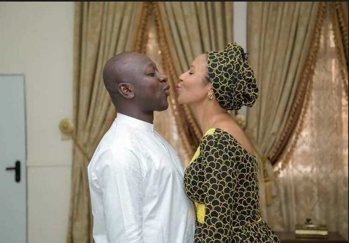 Hotunan Abdulmumin Jubrin da kyakyawar matarsa Hotunan Abdulmumin Jubrin da kyakyawar matarsa