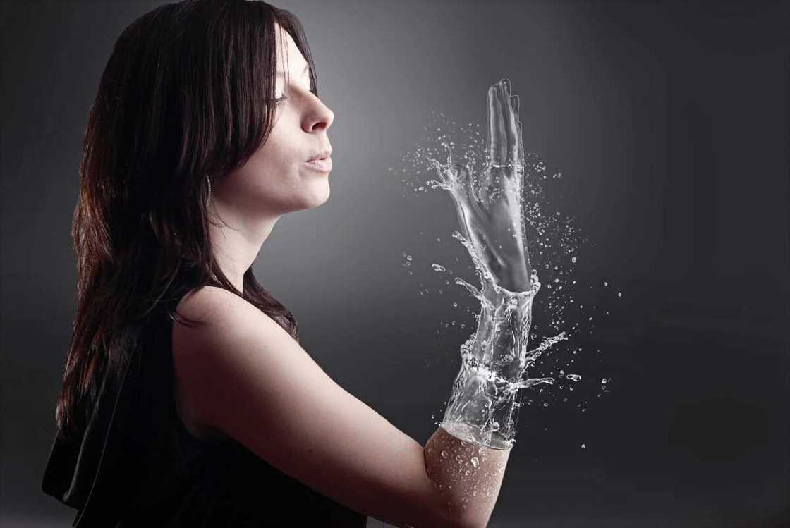 Alamu 7 da mutum zai gane jikinsa na bukatar ruwa wanda mutane basu sani ba Alamu 7 da mutum zai gane jikinsa na bukatar ruwa wanda mutane basu sani ba