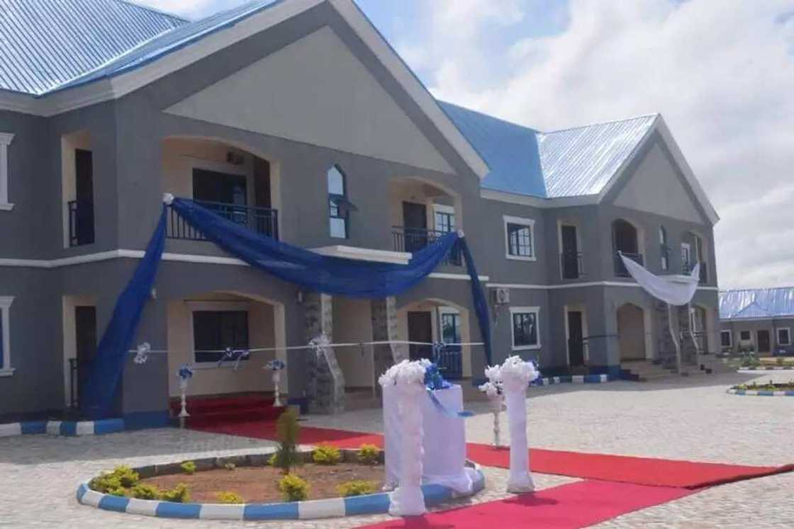 Babban hafsan Sojan sama ya ziyarci Sojojin dake bakin daga don gudanar da bikin Sallah Babban hafsan Sojan sama ya ziyarci Sojojin dake bakin daga don gudanar da bikin Sallah